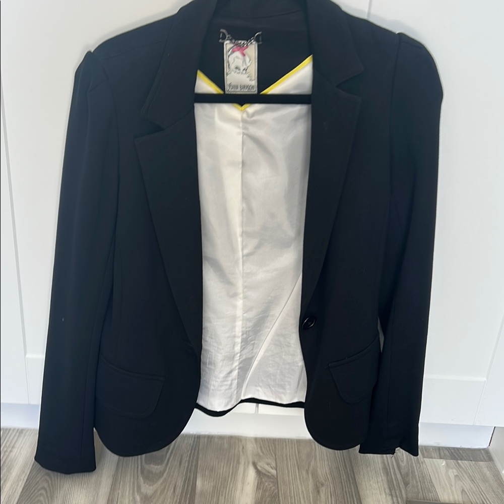 Chic Black Blazer